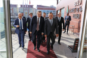 BAKAN YARDIMCISI BÜYÜKDEDE ODAMIZDA