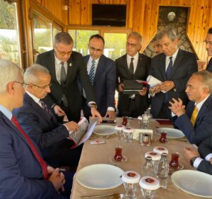 BAŞKAN ABDULLAH ALEMDAR BOLU’MUZUN ULAŞIM KONUSUNDAKİ TALEPLERİNİ BAKAN ABDULKADİR URALOĞLU’NA İLETTİ
