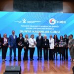 TOBB Bolu İl Kadın Girişimciler Kurulu tarafından hayata geçirilen Sanayide Kadın Eli Projesi, İlimizin kadın istihdamına sağladığı katkı ve destekten dolayı ödüle layık görüldü.