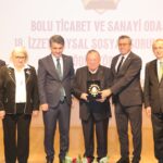Odamız tarafından geleneksel olarak düzenlenen 18. İzzet Baysal Şükran Günü Yemeği ve İzzet Baysal Sosyal Sorumluluk Ödül Töreni odamızda gerçekleşti.