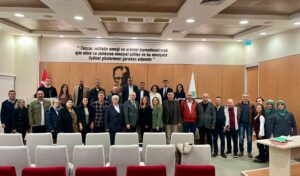 Kurumsal İletişim Danışmanı – Eğitmen Elif Özdemir tarafından odamızda “6 Şapka ile Stratejik Düşünme ve Etkili Karar Alma Eğitimi” gerçekleştirildi.