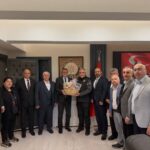 Odamız heyeti, geçmiş dönemlerde ilimizdeki görevini başarıyla tamamlayan Emniyet Genel Müdürlüğü Asayiş Daire Başkanı Sayın Tarıkhan Çetiner’i makamında ziyaret etti.